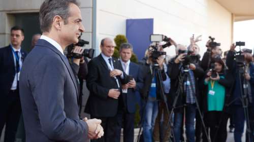 Μητσοτάκης σε νησιώτες: Τα κλειστά κέντρα είναι προς όφελός σας