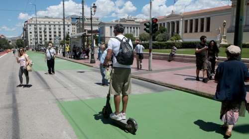 Οι κανόνες κυκλοφορίας για τα ηλεκτρικά πατίνια, τα ποδήλατα, τα rollers, τα skate boards