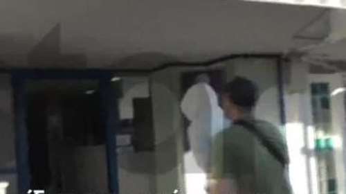 Τρίκαλα: &quot;Ποτέ δε σκέφτηκα να σκοτώσω τη μάνα που με γέννησε&quot; - Τι είπε στην απολογία του ο 18χρονος