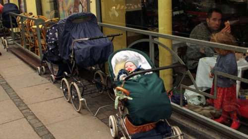 Εκτίναξη των γεννήσεων εκτός γάμου στην Ελλάδα- Από το 4% στο 11,1%