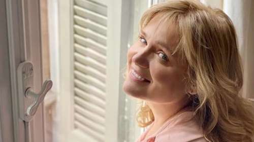 Θυμάστε τη Μαρία Καβογιάννη με καστανά μαλλιά; Έτσι έδειχνε πριν από δεκατέσσερα χρόνια