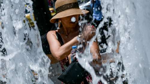 Καύσωνας: Έτσι &quot;σώθηκε&quot; το Λεκανοπέδιο από τον &quot;λίβα&quot; - Ο Καλλιάνος εξηγεί γιατί η Αττική δεν έγινε καμίνι