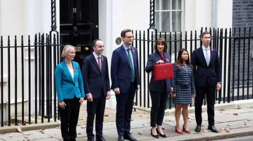 Οι Εργατικοί αυξάνουν κατά 40 δισ. τους φόρους με τον προϋπολογισμό- Φταίει η κυβέρνηση των συντηρητικών λέει η υπουργός Οικονομικών