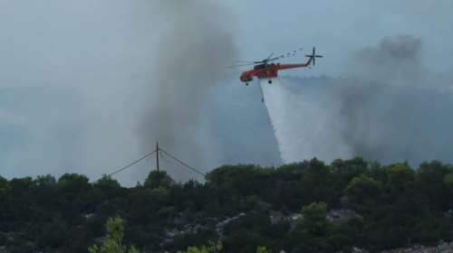 Φωτιά στη Λάρισα: Μήνυμα από &quot;112&quot; για εκκένωση του χωριού Άγιος Θωμάς