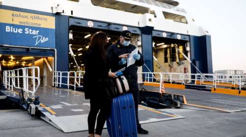 Ξεκίνησαν οι μετακινήσεις επιβατών προς την Κρήτη: Μισοί επιβάτες στα πλοία, όλοι με μάσκα
