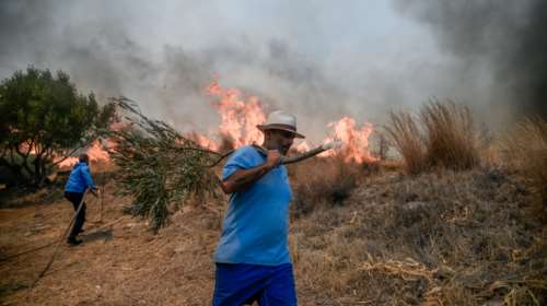 Πατούλης: Απεγκλωβίστηκε η ηλικιωμένη στην Κερατέα - Η φωτιά στα Βίλια κατευθύνεται στο Πόρτο Γέρμενο [Βίντεο]