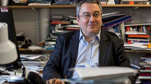 Μόσιαλος: Tο εμβόλιο της Pfizer προσφέρει προστασία και στις νέες παραλλαγές