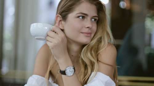 Αμαλία Κωστοπούλου: Γιόρτασε τα γενέθλιά της - Ποιος είναι ο άνδρας που κρύβει με emoji