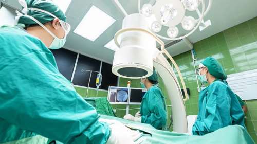 Η πρώτη μεταμόσχευση ήπατος από γυναίκα χειρουργό στην Ελλάδα - Ποια είναι η γιατρός Καρακάση