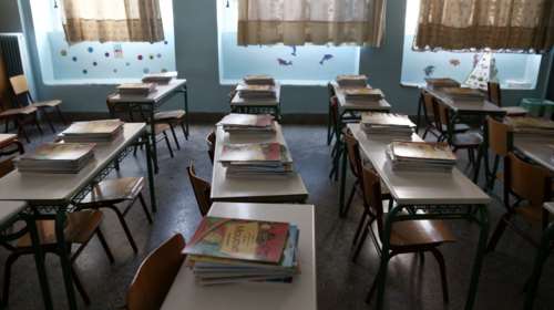 Κορονοϊός: Θετική εκπαιδευτικός που εργαζόταν σε σχολεία του Δήμου Βάρης