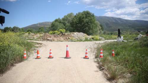 Τέμπη: "Ντροπή, σιχάματα" - Η οργισμένη αντίδραση του Νίκου Πλακιά για τα υπολείμματα οστών στο οικόπεδο με τα μπάζα