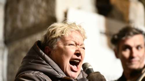 Τάνια Τσανακλίδου: "Θα σας φάμε" τραγούδησε στους καλλιτέχνες- Οι αντιδράσεις στο Τwitter και η απάντηση της Ελενας Ακρίτα