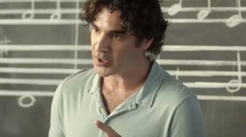 &quot;Μεσολάβησαν χρόνια από την τελευταία σειρά του Παπακαλιάτη και είχαμε ξεχάσει τι σημαίνει φροντισμένη δουλειά&quot;