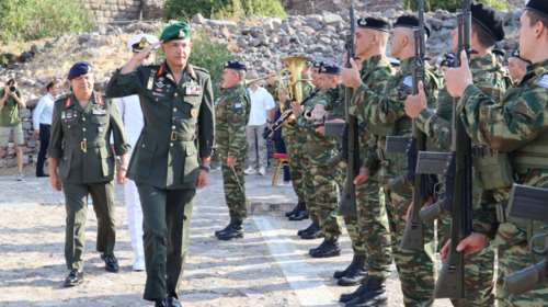 Μυτιλήνη:  Η ελληνική σημαία υψώθηκε σήμερα στο κάστρο της Μήθυμνας