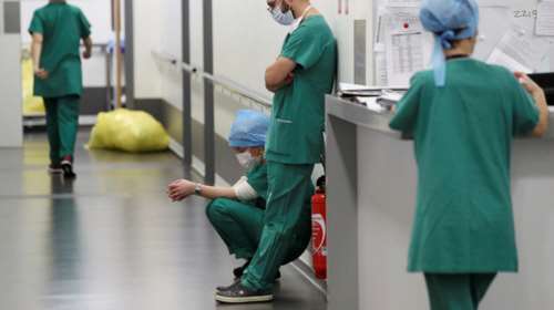 Νέο οικογενειακό δράμα στη Λαμία: Ζευγάρι ανεμβολίαστων πέθανε από κορονοϊό και άφησε ορφανά τρία παιδιά