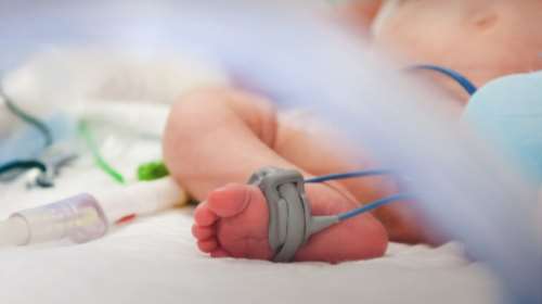 Τραγωδία στην Κατερίνη: Νεκρό αγοράκι 5,5 μηνών από κορονοϊό