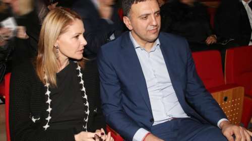 Τζένη Μπαλατσινού: Το υπέροχο δώρο του Βασίλη Κικίλια και η αντίδρασή της με μια κόκκινη καρδούλα