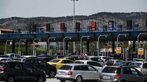 Εξοδος Αγίου Πνεύματος: Τα σημεία  που σημειώνονται μεγάλες καθυστερήσεις  - Ιδιαίτερα αυξημένη η κίνηση στις κεντρικές αρτηρίες