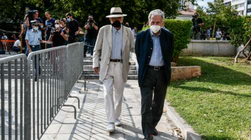 Μίκης Θεοδωράκης: Ο τελευταίος συγκινητικός αποχαιρετισμός από τον Κώστα Γαβρά και τον Βασίλη Βασιλικό [Εικόνες]