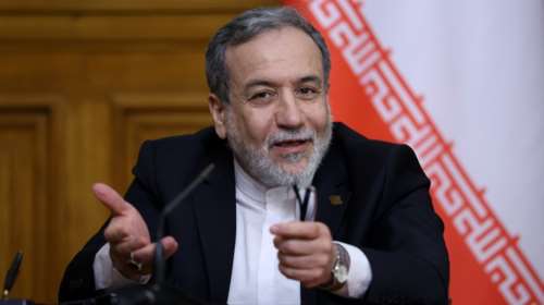 Ιράν: "Είμαστε έτοιμοι για πόλεμο, αλλά και για διάλογο", λέει ο ΥΠΕΞ Αραγτσί - "Ο Τραμπ υποκινεί τρομοκράτες"