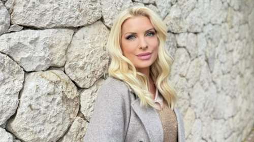 Η Ελένη Μενεγακη για πρωινή βόλτα στην Κηφισιά