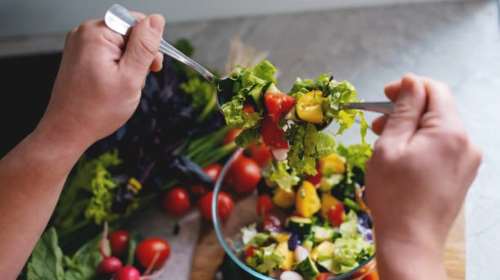 Πώς η διατροφή επηρεάζει την υγεία του εγκεφάλου: Τι συμβαίνει με τη φαιά ουσία που συνδέεται με την ευφυΐα