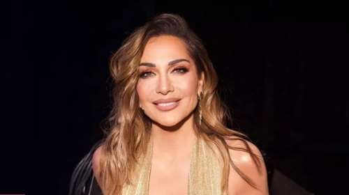 Δέσποινα Βανδή: Cozy στο σπίτι της – Χαλαρώνει στον καναπέ