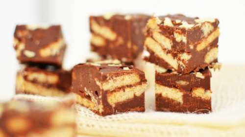 Τέλειο σοκολατένιο μπισκοτογλυκό ψυγείου μόνο με 3 υλικά