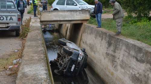 Τροχαίο στην Αργολίδα - Αυτοκίνητο έπεσε σε αρδευτικό κανάλι [βίντεο]
