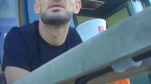 Ο Αλβανός διακινητής μεταναστών που βγάζει 1 εκατ. λίρες την εβδομάδα- Τους μεταφέρει με βάρκες στη Μ. Βρετανία [βίντεο]