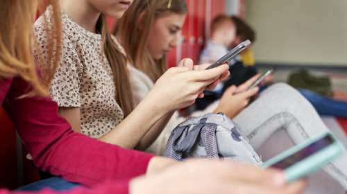 Παπαστεργίου για social media: Τα παιδιά μας κινδυνεύουν - Ερχονται απαγορεύσεις και περιορισμοί ανάλογα με την ηλικία