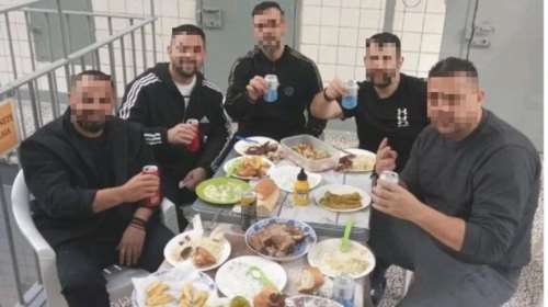 Επείγουσα πειθαρχική προκαταρκτική εξέταση για τις φωτογραφίες κρατουμένων που... γλεντάνε μέσα στον Κορυδαλλό