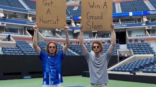 Ο Τσιτσιπάς μαζί με τον &quot;Dude with a sign&quot;: &quot;Κέρδισε ένα Grand Slam&quot;, του λέει ο Instagrammer με τους 7,7 εκατ. followers