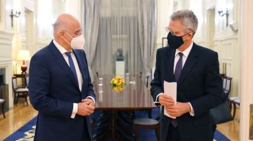 Τηλεφωνική επικοινωνία Δένδια - Πάϊατ για τις εξελίξεις στην περιοχή