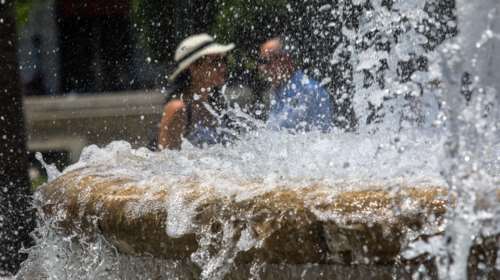 Εκτακτη σύσκεψη Χρυσοχοΐδη για τον καύσωνα - Οι οδηγίες για τα νοσοκομεία