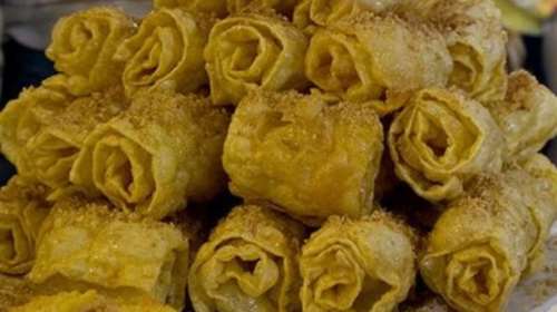 Μοναστηριακή συνταγή για εκπληκτικές δίπλες - Το απόλυτο γλυκό των Χριστουγέννων