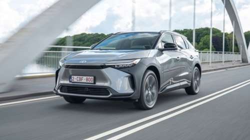 Το ξανασκέφτεται η Toyota για τα ηλεκτρικά αυτοκίνητα