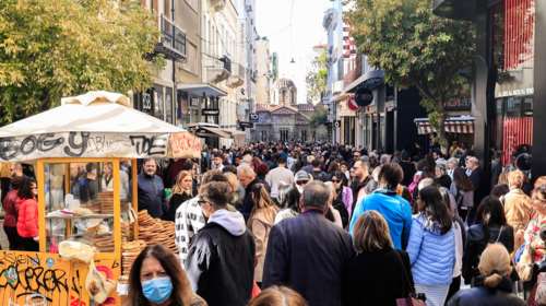 Κυριακή με ανοιχτά μαγαζιά: &quot;Βουλιάζει&quot; η Ερμού, έντονο μποτιλιάρισμα στο κέντρο