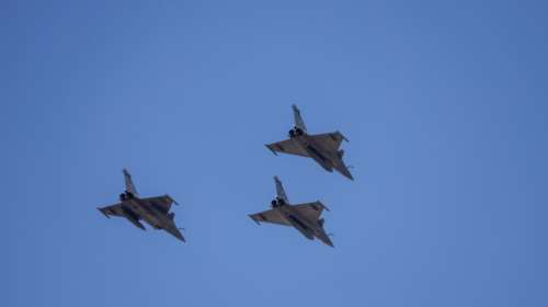 Τους τα χάλασε ο καιρός: Ματαιώθηκε η διέλευση μαχητικών αεροσκαφών πάνω από την Ακρόπολη