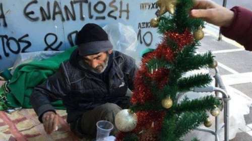 Θλίψη: Πέθανε ο πιο παλιός άστεγος της Αθήνας - Ο Χρηστάρας της οδού Σταδίου