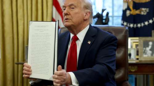 Εμπορικός πόλεμος: Κορυφώνεται την  Τετάρτη με την ανακοίνωση των &quot;ανταποδοτικών&quot; δασμών από τις ΗΠΑ – Πώς θα απαντήσει η ΕΕ