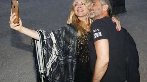 Σμαράγδα Καρύδη: Υποδέχεται τον Αύγουστο με μια υπέροχη λαμπερή εμφάνιση