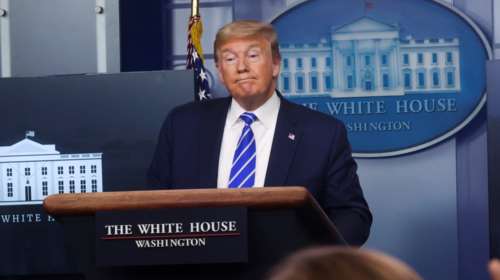 Απίστευτος Τραμπ: Δεν μπορώ να φανταστώ γιατί οι πολίτες ρωτούν πώς να κάνουν ενέσεις με απολυματικά