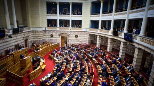 Βουλή: Πέρασε η ειδική εισφορά στους ηλεκτροπαραγωγούς -Ψηφίσθηκε από ΝΔ, ΠΑΣΟΚ, Ελληνική Λύση και Σπαρτιάτες