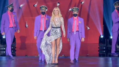 J2US | Η πρώτη εμφάνιση της Κατερίνας Καινούργιου στο backstage του show