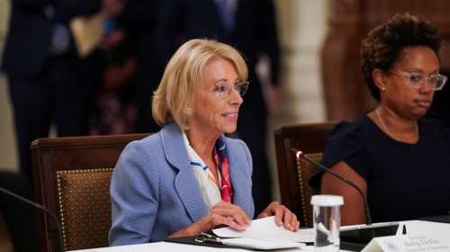 ΗΠΑ: Η Υπουργός Παιδείας θέλει επιστροφή στα σχολεία το φθινόπωρο