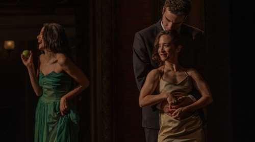 Μετά την τεράστια επιτυχία, το KONTAKTHOF της Pina Bausch επιστρέφει την άνοιξη για 11 μόνο παραστάσεις