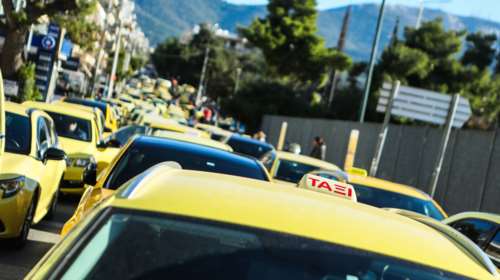 Μετ’ εμποδίων η ηλεκτροκίνηση στα ταξί - Νέα 48ωρη απεργία και ανοιχτό μέτωπο με το υπ. Μεταφορών