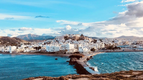 Αφιέρωμα Bloomberg στον ελληνικό τουρισμό: Κατακόρυφη η αύξηση στις αναζητήσεις εισιτηρίων μετά το άνοιγμα