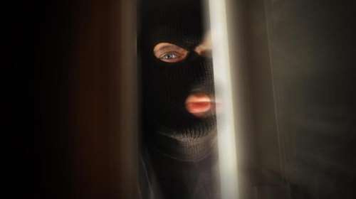 Απίστευτη διάρρηξη στη Ραφήνα με λεία 50 χιλ. ευρώ - Το αδιανόητο κόλπο για να απενεργοποιήσουν τον συναγερμό [Βίντεο]